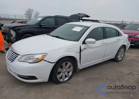 2013 Chrysler 200 Lx z USA, uszkodzony, nr VIN 1C3CCBAB3DN639843